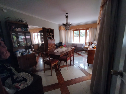 Dos Casas En Gran Terreno Barrio Residencial