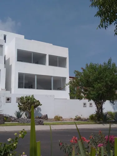 Moderna Residencia En Zibata, Roofgarden, Sótano, Jardín, Estudio O 4ta Recamara