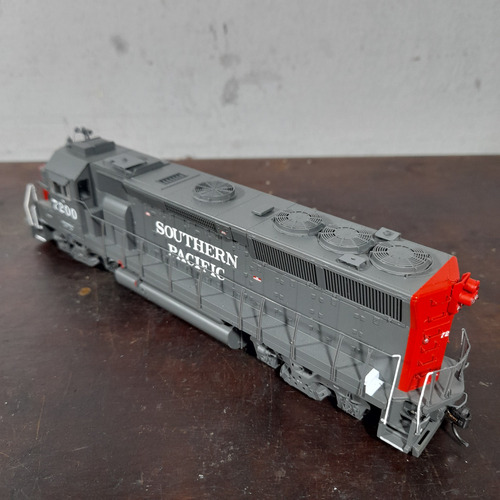 Imagem 5 de 10 de Locomotiva Ho Dcc Emd Gp 40x Sp 7200 Athearn 21 Cm /39