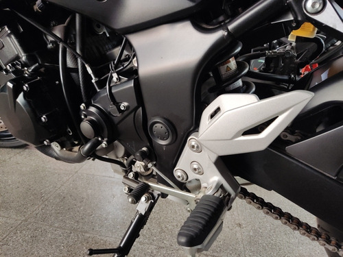 Imagen 9 de 15 de Suzuki Gsr 750 Sólo 400 Km!