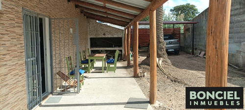 Excelente Casa 3 Dormitorios En Buena Ubicación Progreso.