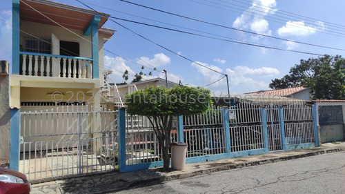 Casa En Venta Ubicada En Calle Privada Los Samanes Maracay 297mts Lista Para Negociar Rah 23-27799