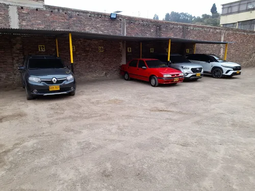 Amplio Lote 580m2. A Dos Cuadras Del Parque De La Villa Y Cerca A La Zona Bancaria Davivienda, Av Villas, Banco Caja Social, Actualmente Funciona Como Parqueadero.