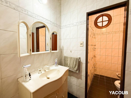 Casa En Venta - 4 Dormitorios 2 Baños - 400mts2 - La Plata-villa Elisa.