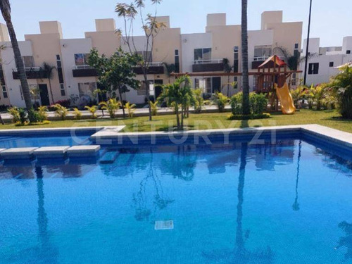 Venta De Casa En Residencial De Morelos, Cocoyoc