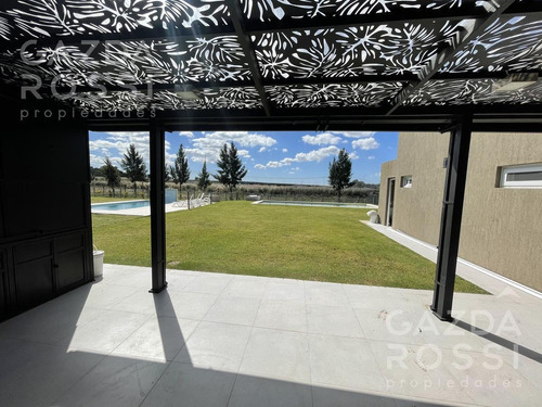 Imagen 4 de 15 de Moderna Y Amplia Casa Con Piscina A Estrenar En Cruz Del Sur, Canning!