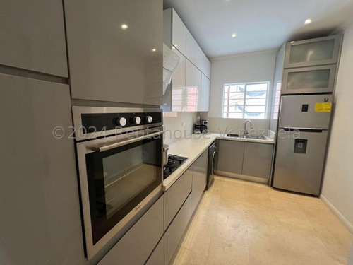 Carla Gonzalez Apartamento En Venta En La Urbanizacion El Rosal Mls #23-1576 Sc
