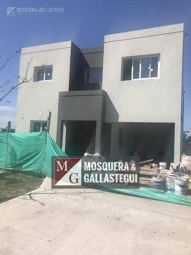 Imagen 1 de 10 de Casa - Santa Elena