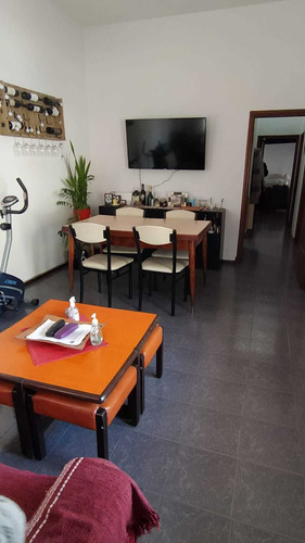 Imagen 2 de 13 de Casa Ideal Familia C/ Patio Y Cochera - A Minutos Del Centro