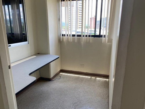 Imagen 6 de 12 de Venta De Bella Oficina Av Bolivar