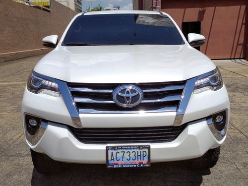 Imagen 2 de 17 de Toyota Fortuner Dubai Vx.r+