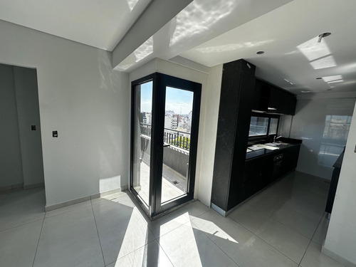 Departamento De 3 Ambientes A Estrenar En Flores. Full Amenities Premium