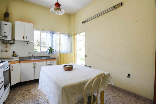 Venta Casa Con Jardín En Villa Devoto