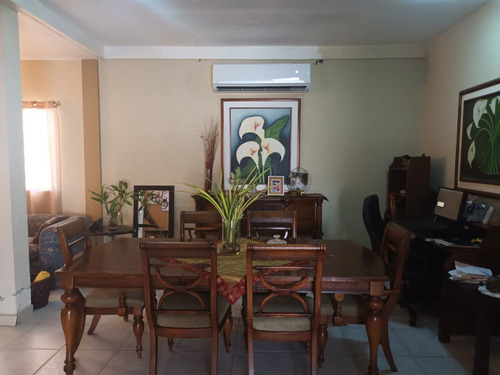 Casa En Venta Campo B, Puerto Ordaz. Amplia Casa Con Terreno Para Remodelar