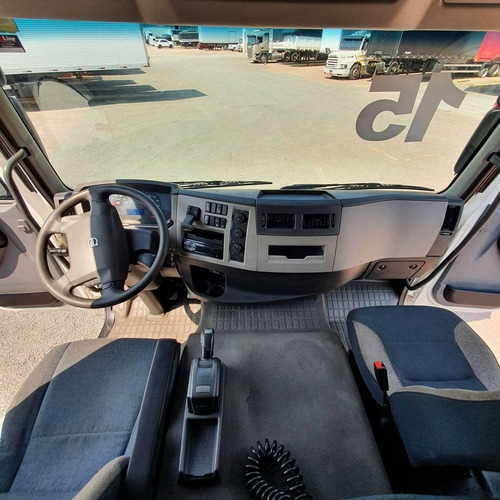 Imagem 3 de 6 de Volvo Vm330