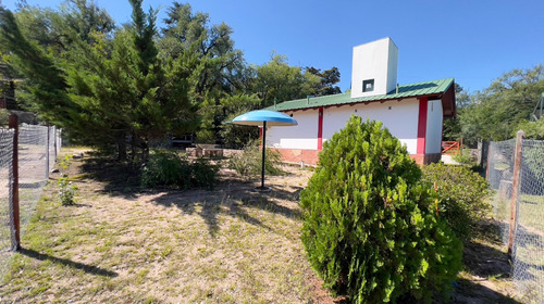 Casa Los Cosmos Zona Céntrica, A 2 Cuadras De La Plaza Principal De Villa Giardino!!
