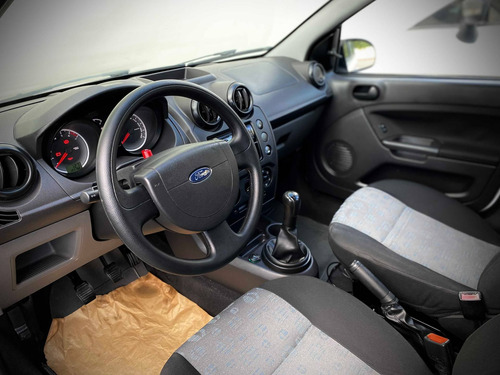 Imagem 7 de 12 de Ford Fiesta 1.0 Rocam Se 8v Flex 4p Manual