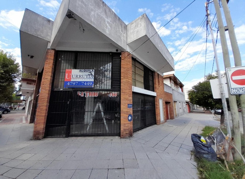 Oficina / Local En Esquina 2 Plantas + Espacio Aéreo. Posibilidades De Ampliación!