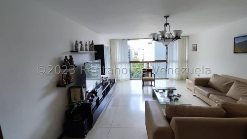 Excelente Propiedad En Los Palos Grandes Con Vista Al Ávila, El Edificio Tiene Pozo -  En Venta - Los Palos Grandes Mls #23-23237 Carmen Febles