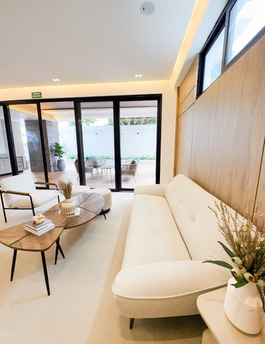 Va110 - Naco | Pent-house Exclusivo En Venta | 245 M² | 3 Habitaciones | Family Room | 3 Parqueos | $355,000 Usd | Foxpiantini