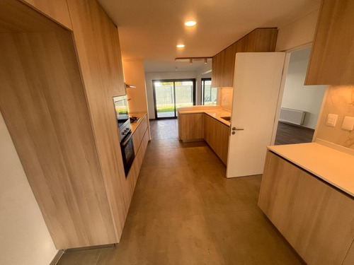 ¡remodelada! Vendo Casa 3d/3b/2est/ Altos Del Parque, Peñalo