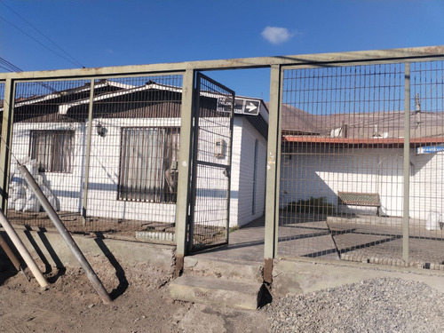 Casa En Avenida, De Amplia Visibilidad , Sector Sur Iquique 