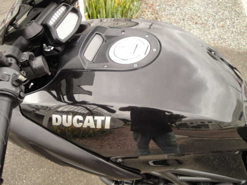 Imagem 11 de 13 de Ducati Diavel 1198 Black 2012