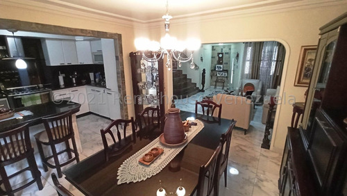 Vendo Hermoso Townhouse Urb Valle Paraiso Turmero, Cód. 25-13709 Myc