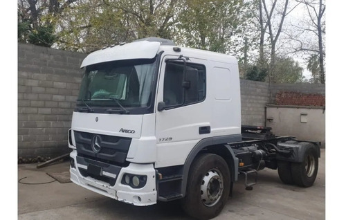 Imagen 9 de 15 de Mercedes Benz 1725 Tractor Corto C/plato. Año 2016