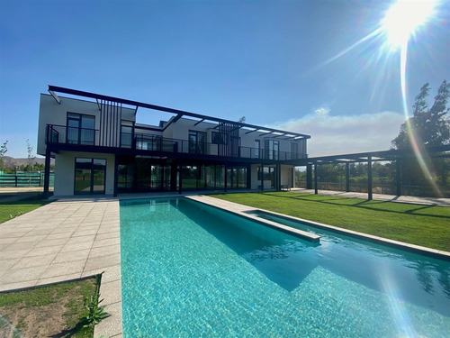 Moderna Casa Nueva En Venta 5 D En Suite Más Servicios.