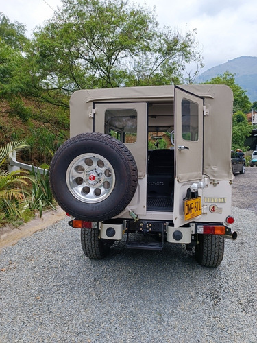 Imagen 10 de 19 de Toyota Land Cruiser 1983 4.2 Fj43