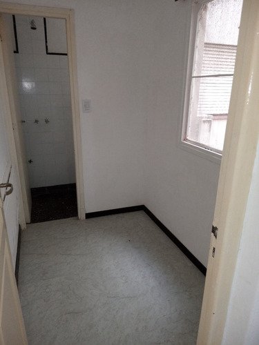 Imagen 11 de 14 de Departamento De 2 Ambientes Con Dependencia Y Lavadero.