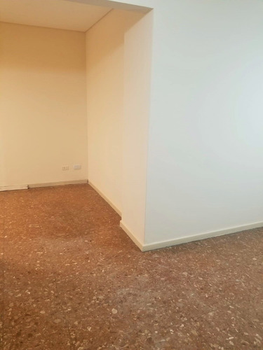 2 Ambientes En Venta Barracas Sobre Av. Montes De Oca