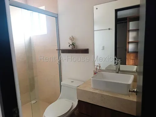 Casa Amueblada Con Cuarto De Tv, 2 Recámaras, Estudio. Renta - Zákia
