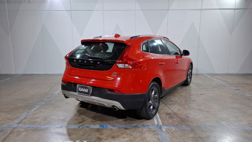 Volvo V40 2.0 MOMENTUM T4 AT AWD