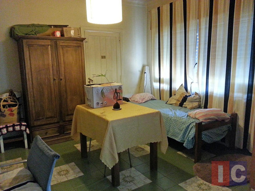 Imagen 2 de 9 de Muy Buen Chalet En Ituzaingó Norte A La Venta