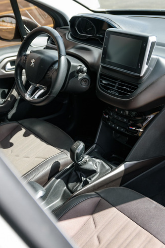 Peugeot 2008 1.6 Feline