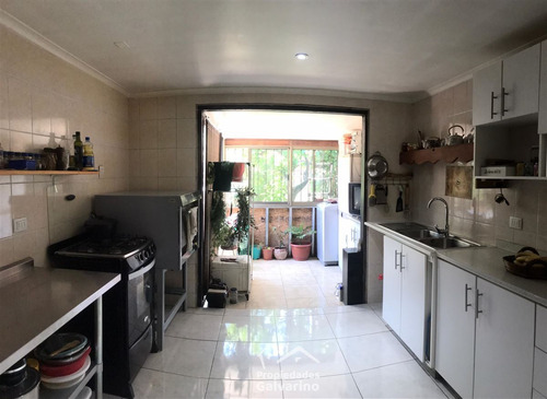 Casa En Venta De 2 Dorm. En San Joaquín