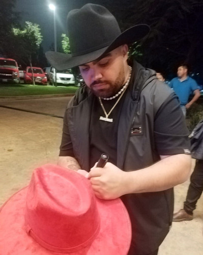 Sombrero Autografiado Grupo Frontera (Usado)