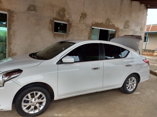Nissan Versa 2016 1.6 16v Sl Flex 4p
