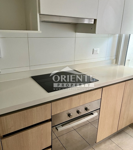 Depto En Primer Piso, Semi Nuevo, La Reina