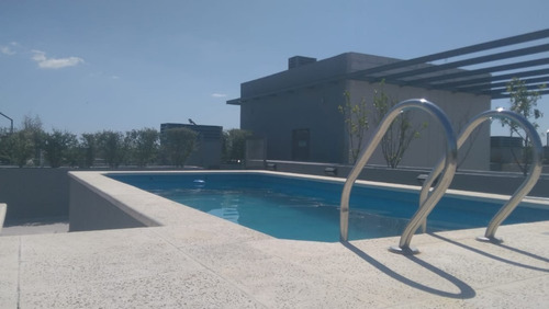 Departamento De 2 Ambientes Al Frente. Ituzaingo. Of 1605