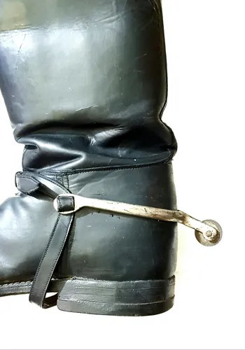 Botas Antiguas De Montar Espuelas De Rueda Talla 39, Adorno. (Usado)