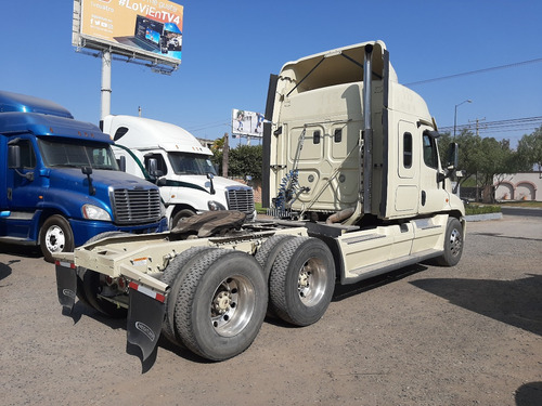 Imagen 3 de 14 de Tractocamion Cascadia 2013