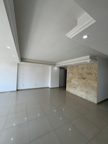 Apartamento En Urbanización El Parral. Residencias Roraima. Zc.p