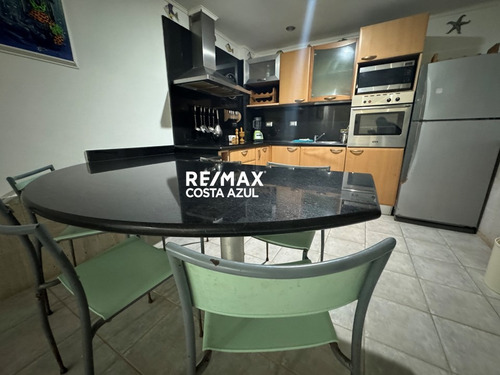 Remax Vende Apartamento Planta Baja Con Espectacular Vista A Las Áreas Sociales En Conjunto Residencial Emerald Suites
