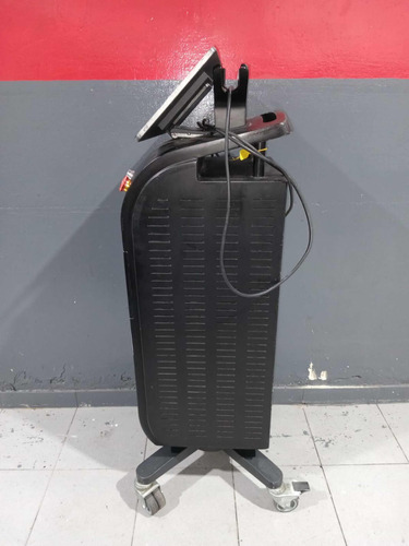 Alquiler De Máquina De Depilación Definitiva Soprano Titaniu