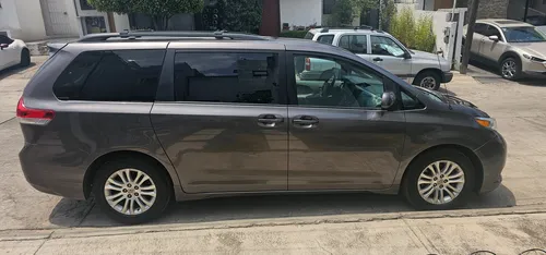 Toyota Sienna 3.5 Xle V6/ Qc At