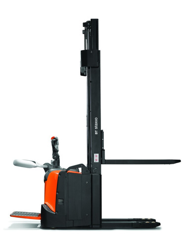 Apilador Eléctrico Toyota Bt Spe160 + Batería + Cargador