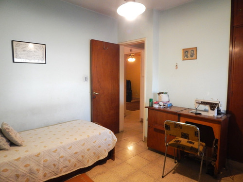 Oportunidad!!! Barrio Parque San Vicente. 2 Casas Al Precio De 1 !!! Casa Con Pileta Mas Departamento Con Ingreso Independiente. Cordoba Capital